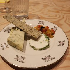 Cheese and bread made with algae