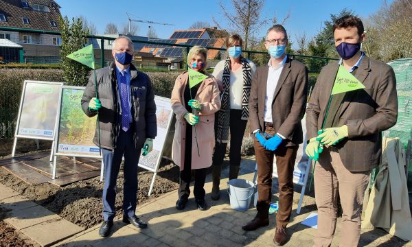 Minister Hilde Crevits lanceert ‘Soja in 1000 tuinen' en participeert