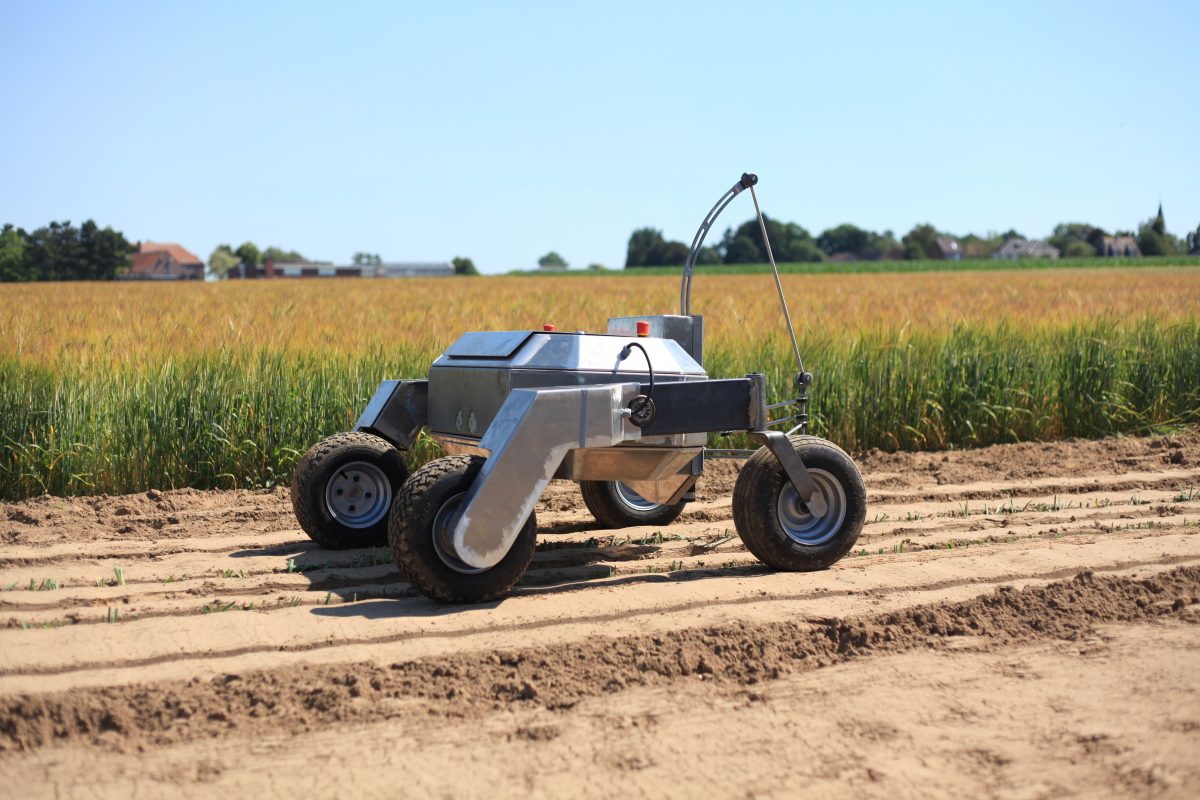 Robot op een akker