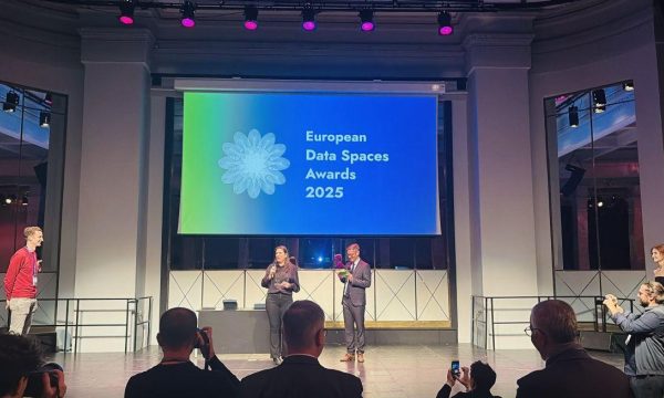 DjustConnect managers receive award