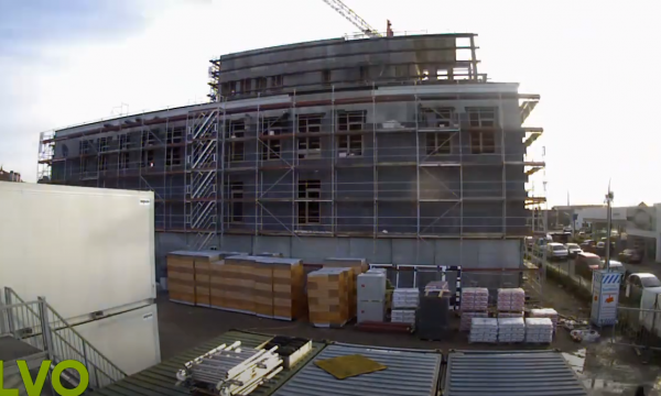 frame uit de time lapse video over de bouw