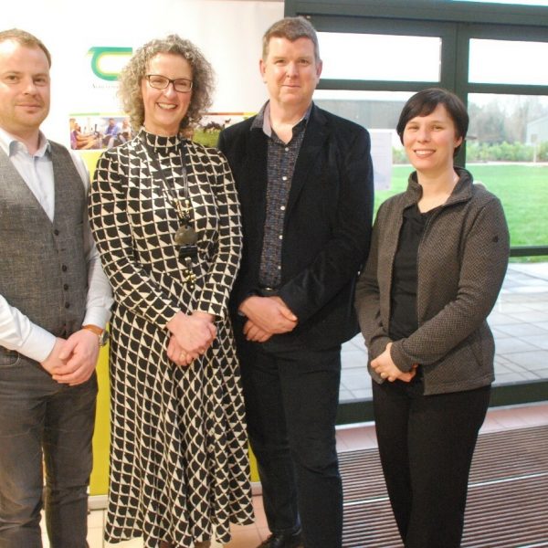 BovINE coördinator Maeve Henchion met vertegenwoordigers van de Vlaamse partners Boerenbond (Dirk Audenaert) en ILVO (Erwin Wauters en Karen Goossens) tijdens de oprichting van het netwerk in Ierland.