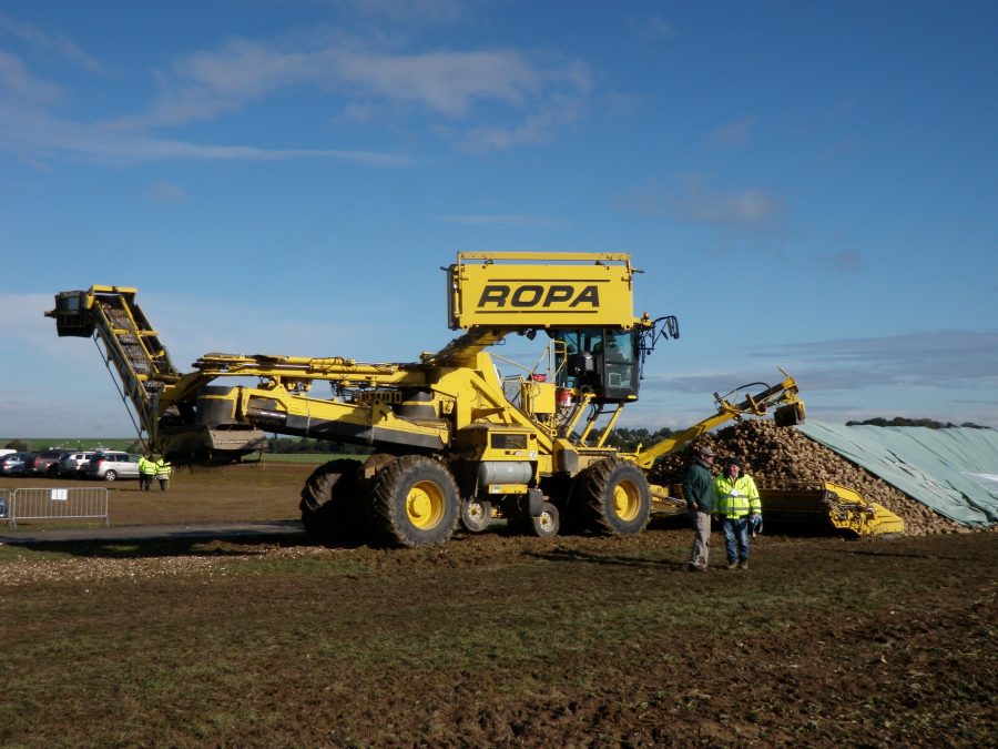 Demo van landbouwmachine in de bietensector